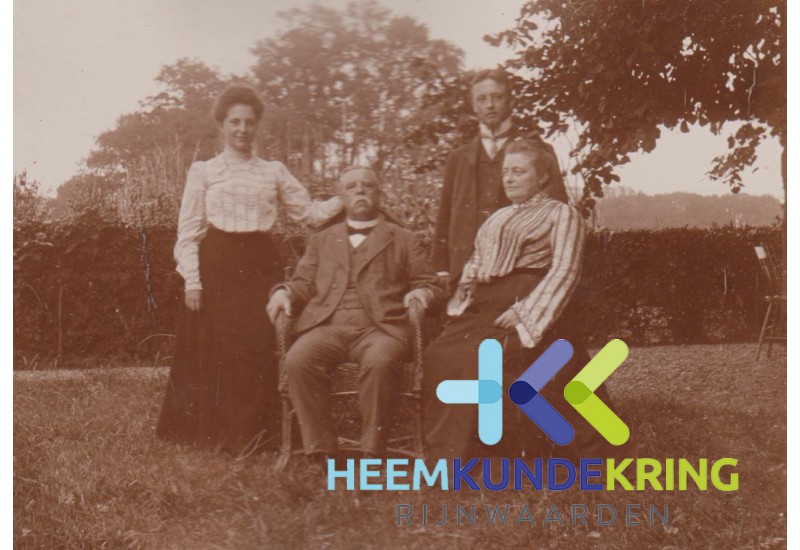 br 83 familie vd Hoogen in tuin